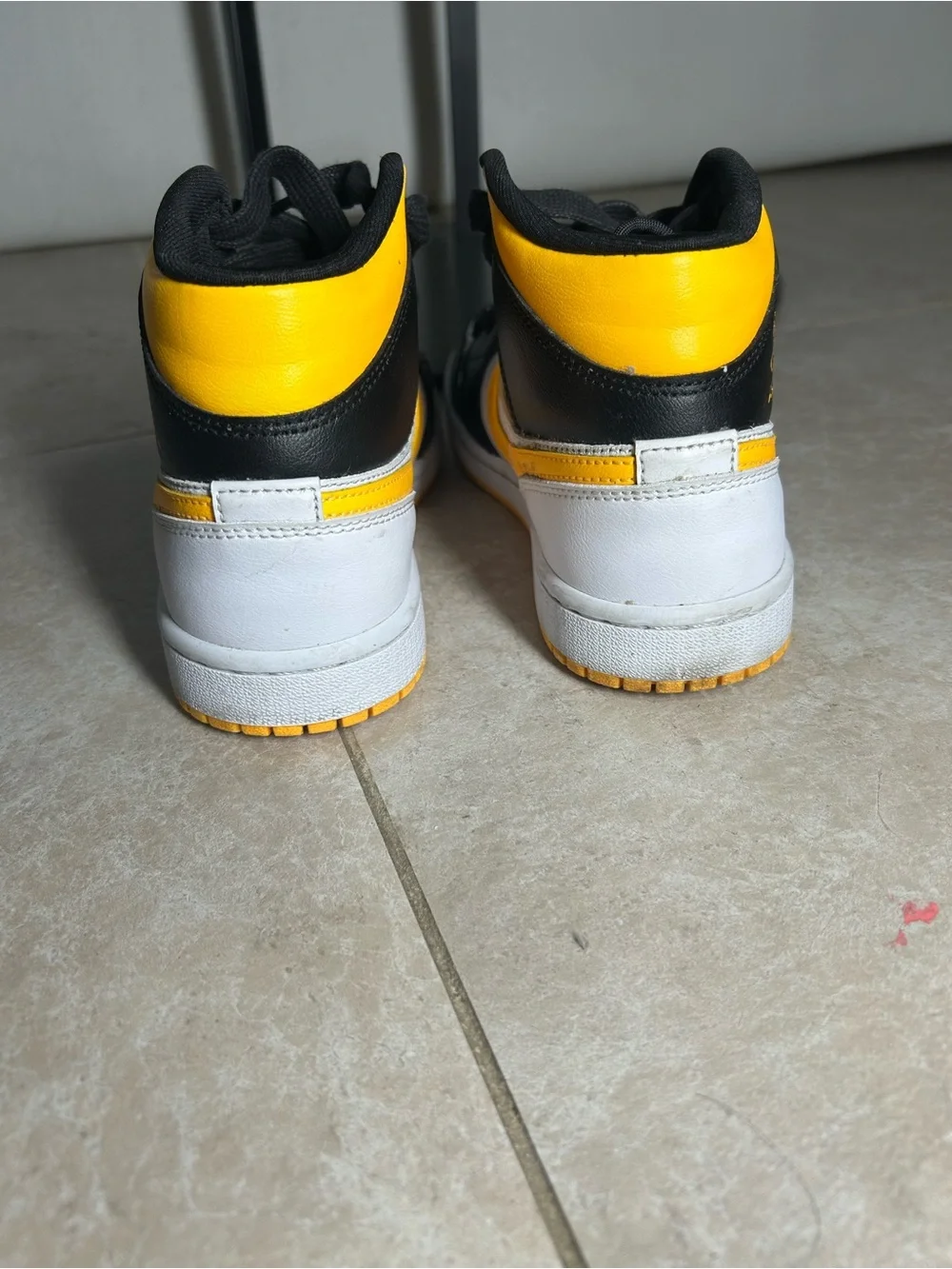 Nike Air Jordan size 7 Mid-Top Sneakers in Black/White/Yellow excellent